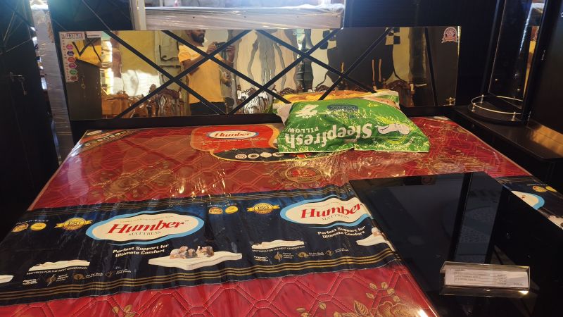 LIFESTYLE X BED (GOLD ACRALIC)