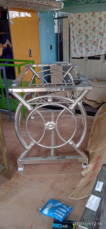 SS STEEL DINING TABLE