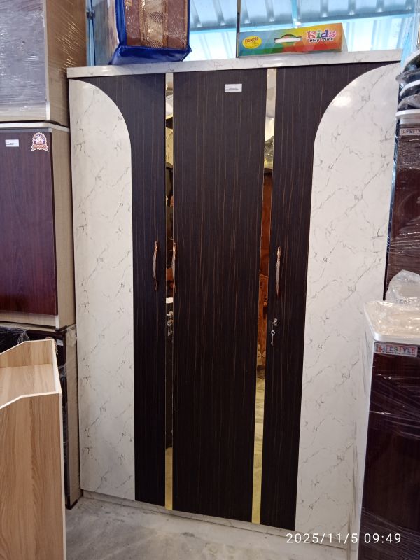 REDIMAITE 3 DOOR WARDROBE (PLY)