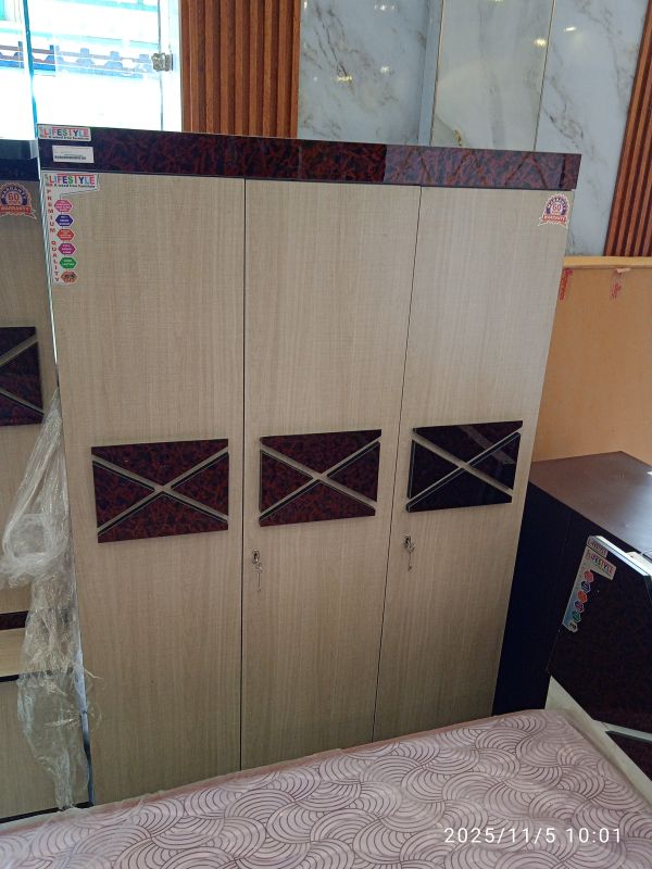 LIFESTYLE X TYPE 3 DOOR WARDROBE (GLOSSY)